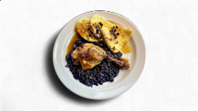 150g Konfitované kačacie stehno s dusenou kapustou, karlovarskou knedľou a lokšóu  🧀🌾🥚