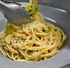Spaghetti Al Aglio e Peperonicino