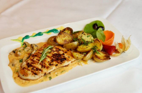 Filetto del Pollo Con Cipolla ( Geflügel )