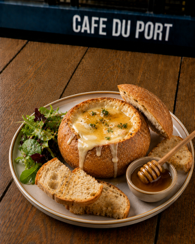 Camembert chaud cuit dans sa boule 