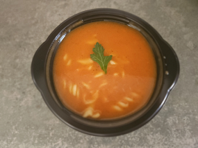 Pomidorowa z makaronem 450 ml na wynos