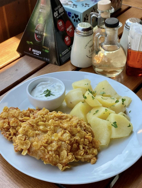 Piept de pui in fulgi de porumb