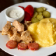 Pomana porcului cu mămăliguță și murături 300g