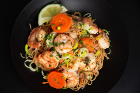 NOUILLES AUX FRUITS DE MER ( SAINT-JACQUES , CREVETTE )