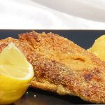 Crap prăjit cu mămăligă și mujdei