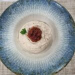 Fasole bătută cu ceapă caramelizată