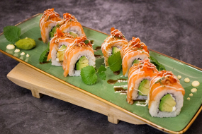 82.Salmon Roll