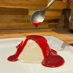 Panna Cotta et son coulis de fruits rouges