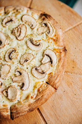 Pizza Miniak w Pieczarze 