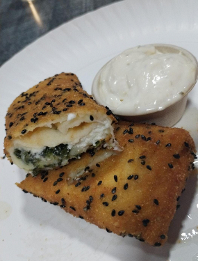 Punjena palačinka Vegetarijanka + umak + prženi krumpirići 