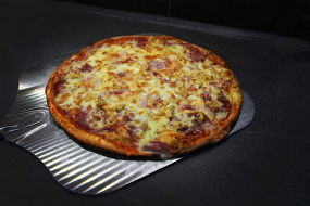 12. Pizza Juraj (1,7) 1000g 🍗