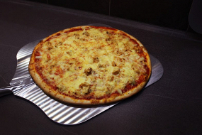 6. Pizza Alexandra (1,7) 1000g 🍍