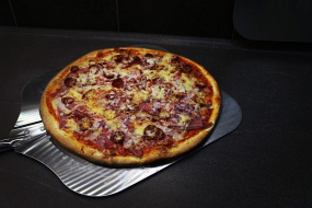 9. Pizza Arnold (1,7) 1000g 🥩