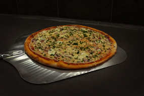 14. Pizza Tomáš (1,7) 1000g 🥓