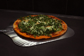 16. Pizza Karolína (1,7) 1000g 🥩🌱