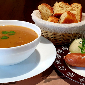 Grah s pečenom kobasicom