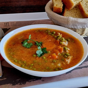 Fino povrtno varivo s pilećim prsima i ričetom