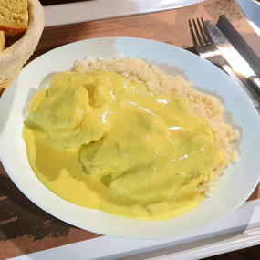 Pileća prsa u curry umaku s rižom