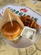 CHEESE BURGER S BATÁTMI A TATÁRSKOU OMÁČKOU