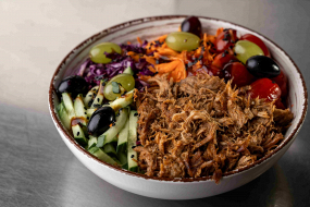 POKÉ MISA s ryžou a bravčovým "pulled pork" mäskom