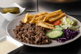 TRHANÉ HOVÄDZIE MÄSO (PULLED BEEF) 200g, - vyskladaj si podľa chuti.