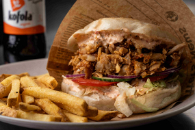 KEBAB v PITE MENU, hranolky CRISP 150g, Kofola 500ml