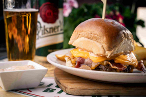 GIORGIO'S SMASH EXTRA CHEDDAR BRGR 280g s DIP hranolkami 150g a BRGR omáčkou MENU