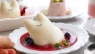10- DESSERT: KONEKO JIGGLY PANNA COTTA s třešňovou polevou a sicilským drobením 