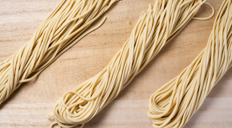 GEBRATENE HAUSGEMACHTE NUDELN