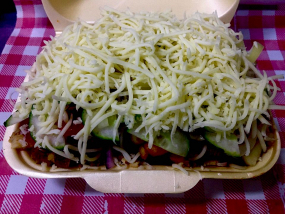 Kis gyrostál csirke vagy borjús hasábbal /sajtos