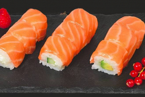 Plateau Le salmon roll