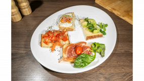 Bruschette cu prosciutto crudo și rucola 