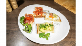 Bruschette cu avocado