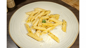 Pasta aglio, olio e pepperoncino