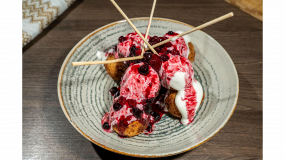  Papanași cu Gem si Smântanã   