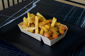 Currywurst mit Pommes 