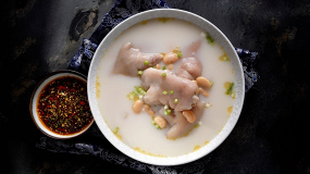 C2 Geschmorte Schweinefüße Suppe 