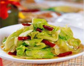 B35 Gebratener Spitzkohl mit scharf-saurer Sauce 