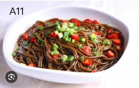 A11 Farnwurzel-Nudeln mit Chili-Öl und Vinaigrette 