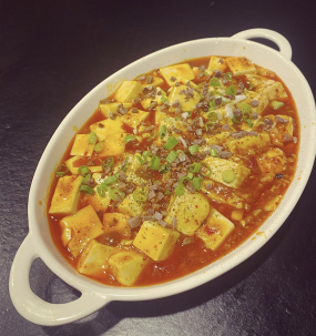 B3 Scharfer Tofu mit Rindfleischwürfel 