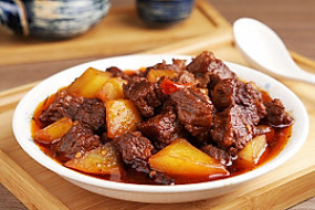 B4 Geschmortes Rindfleisch mit Kartoffeln 