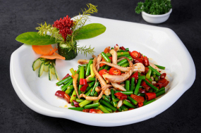 B20 Gebratener Tintenfisch mit Gemüse 