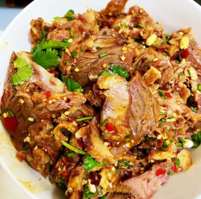 B06 Ciolan de porc cu cinci arome