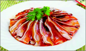 B08 Urechi de porc in sos soia