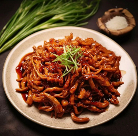 E05 Porc cu ceapă verde