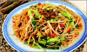 J05 Spaghete de orez cu legume