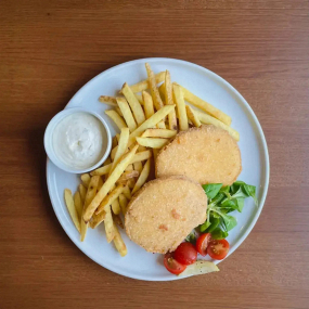 Údený vyprážaný syr s hranolkami