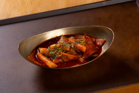 Tteokbokki (mit Extra Beilagen 2 Mandu 2 Kim Mal i 1 Shrimps)