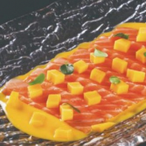 4. CARPACCIO DI SALMONE MANGO  E MARACUJA