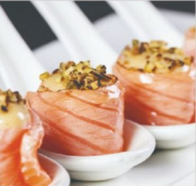 18. GUNKAN SALMONE FLAMBÈ (4PZ)